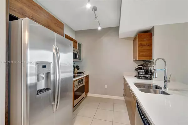 West Palm Beach, FL 33401,480 Hibiscus St #325