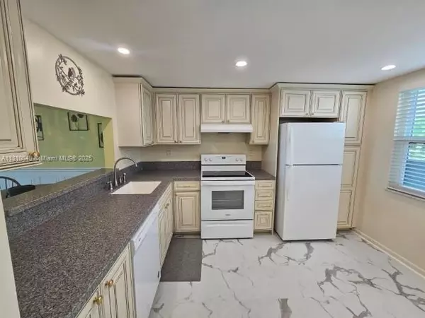 Pembroke Pines, FL 33026,900 Colony Point Cir #505