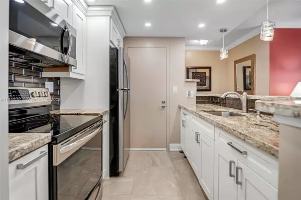 720 Bayshore Dr #804, Fort Lauderdale, FL 33304