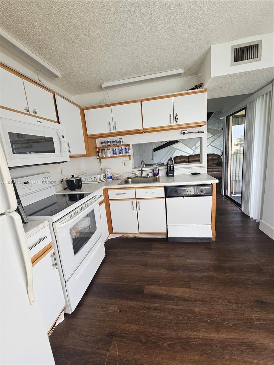 Homestead, FL 33034,1002 Adams Ave #1002E