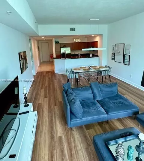 North Miami, FL 33181,15051 Royal Oaks Ln #102