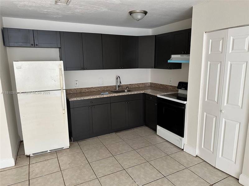 5413 NW 24th St #126, Lauderhill, FL 33313