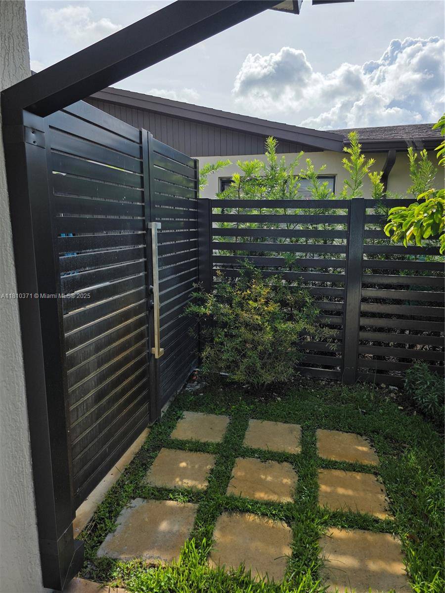 Miami, FL 33175,12225 SW 42nd St