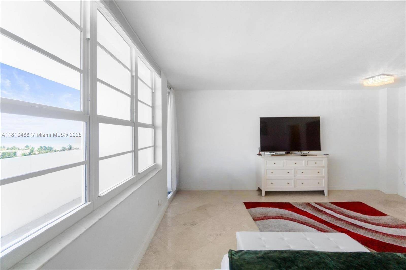 Miami Beach, FL 33139,100 Lincoln Rd #827