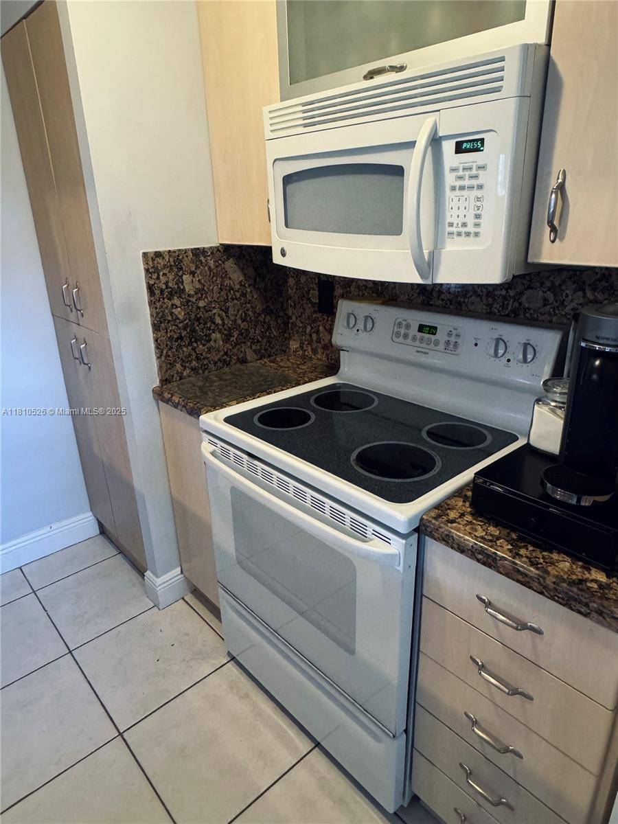 Miami, FL 33196,9722 Hammocks Blvd #203