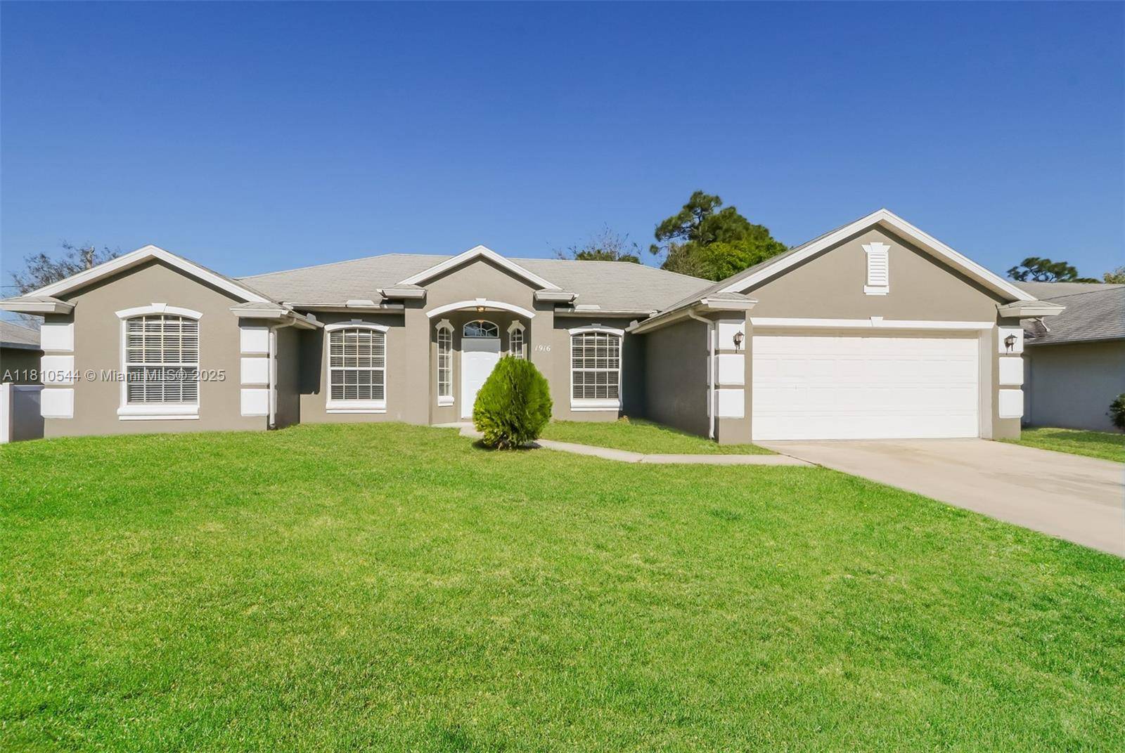 1916 SW Glenco St, Port St. Lucie, FL 34953