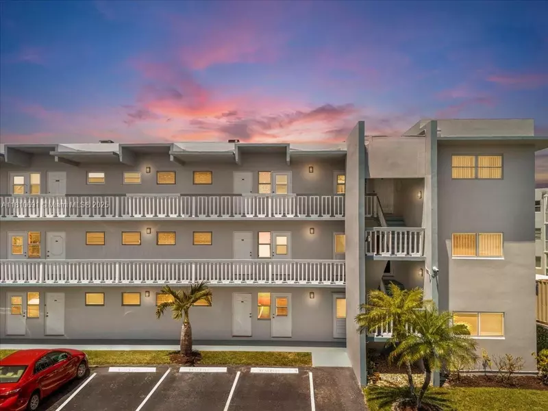 2200 Park Ln #109, Hollywood, FL 33021