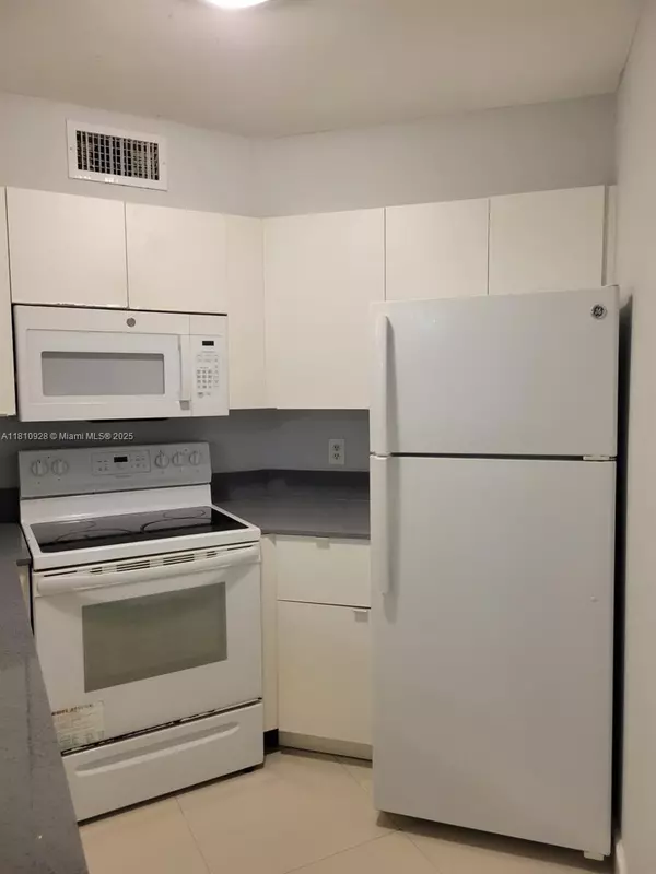 Oakland Park, FL 33309,216 Lake Pointe Dr #127