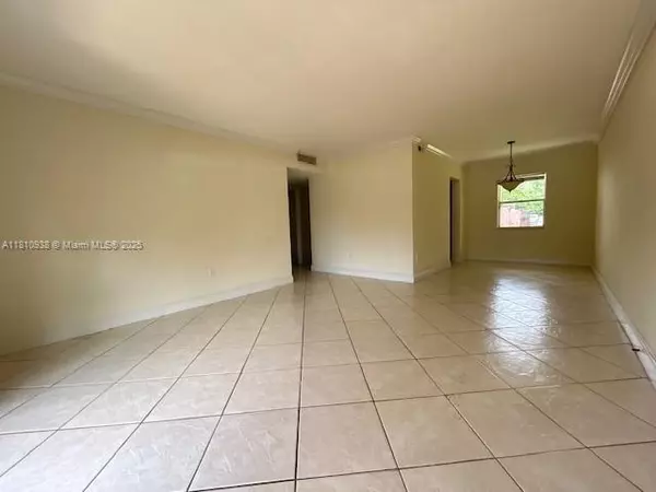 Miami, FL 33156,8475 SW 94th St #116E