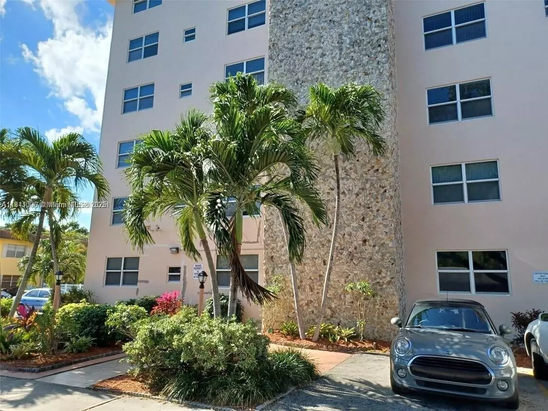 Hollywood, FL 33020,1830 Dixieanna St #606