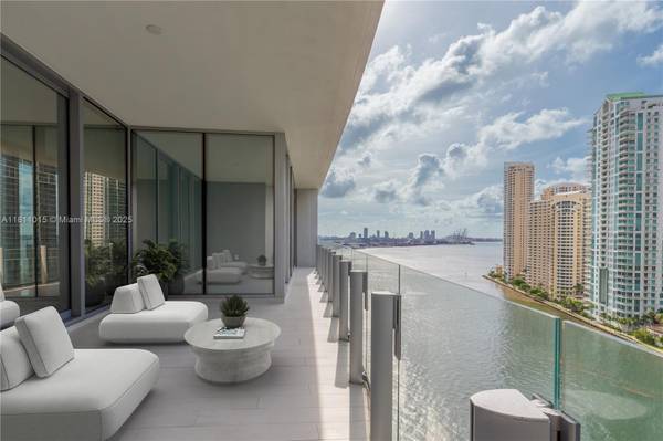 300 Biscayne Boulevard Way #1704, Miami, FL 33131