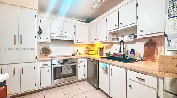 Weston, FL 33326,296 Racquet Club Rd #104