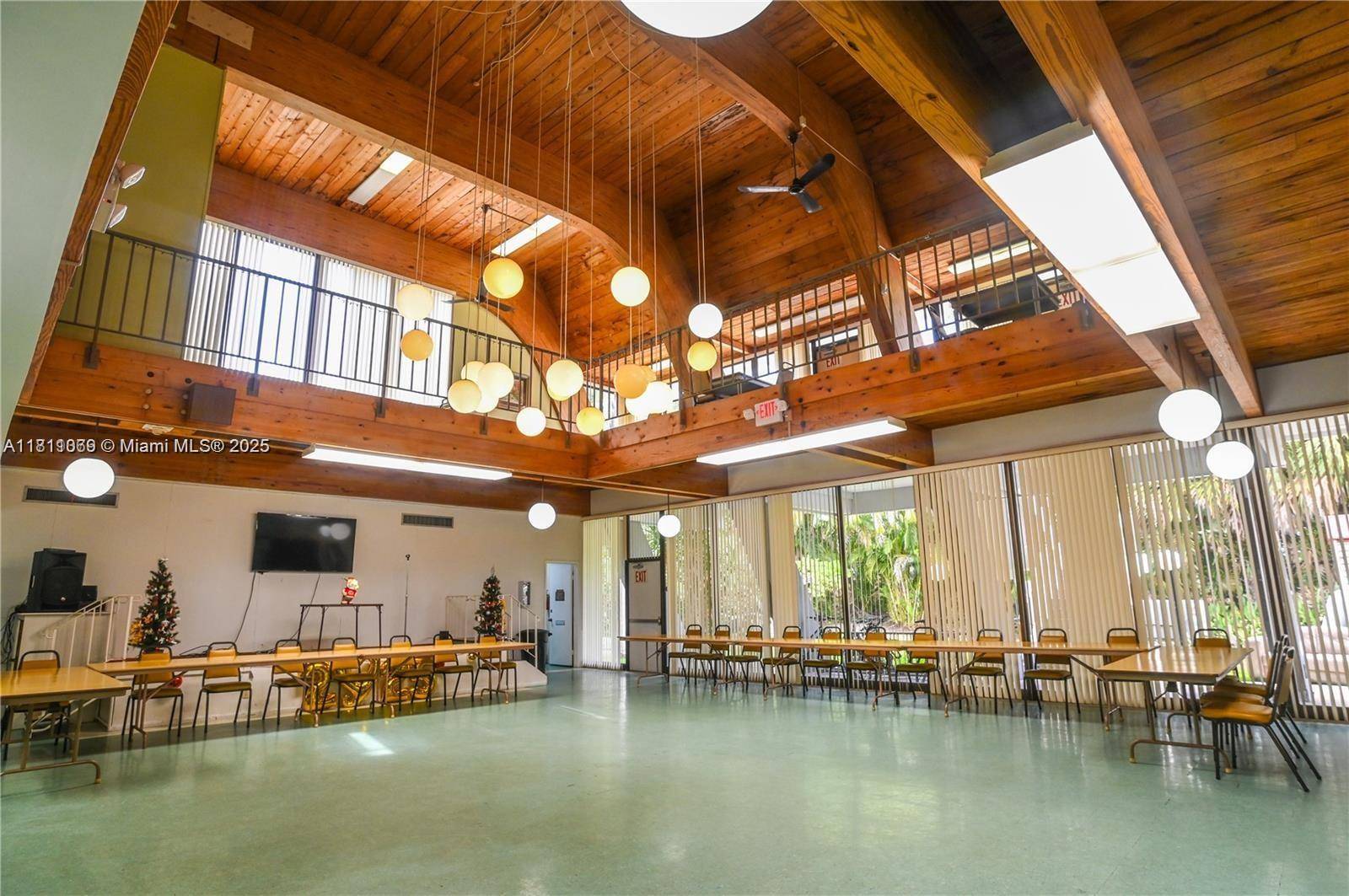 Hallandale Beach, FL 33009,1425 Atlantic Shores Blvd #204