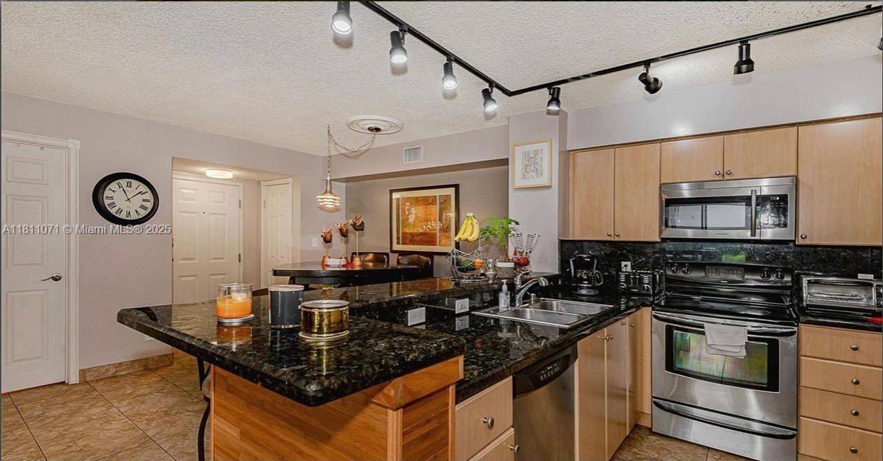 Hollywood, FL 33021,520 S Park Rd #11-12