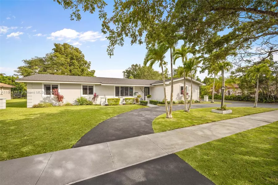 17243 SW 87th Ave, Palmetto Bay, FL 33157