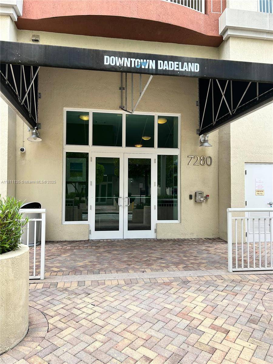 Miami, FL 33156,7280 SW 89th St #D207