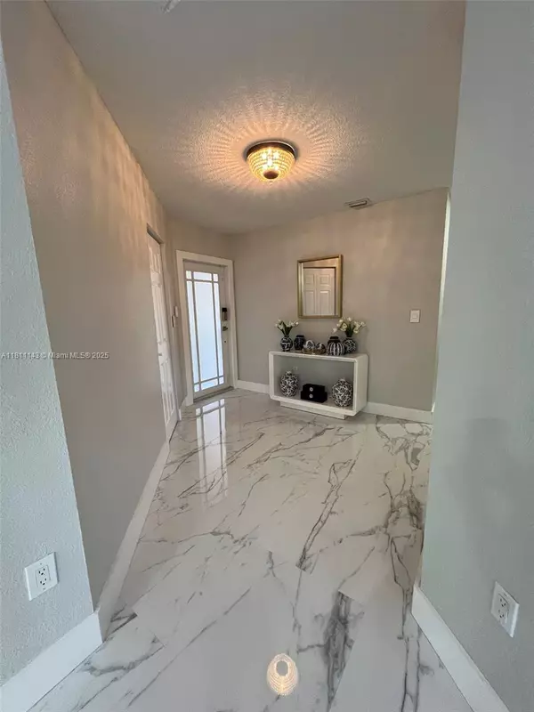 Hialeah, FL 33015,8500 NW 196th Ter #8500