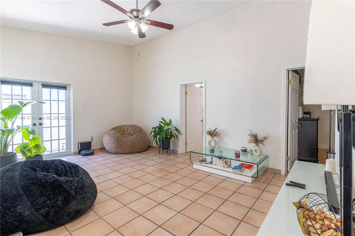 Miami, FL 33193,6931 SW 154th Ct