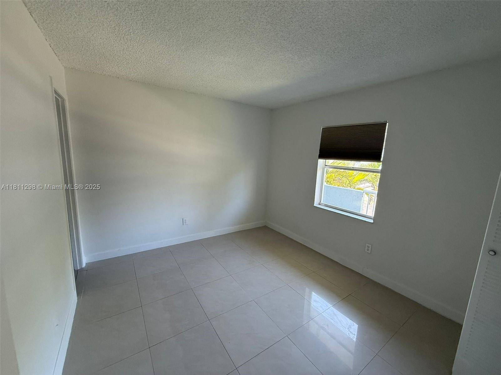 North Miami Beach, FL 33160,3868 NE 169th St #204