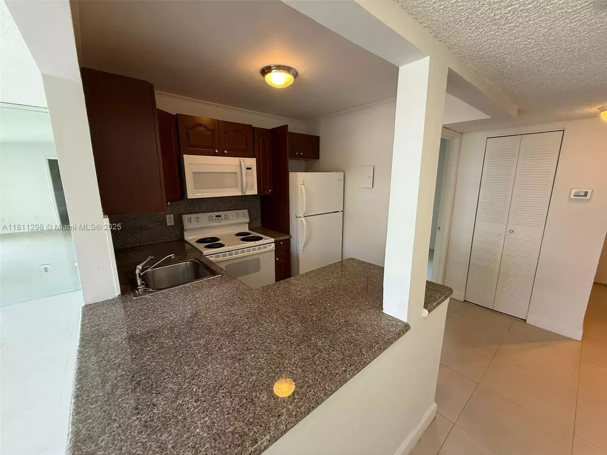 North Miami Beach, FL 33160,3868 NE 169th St #204