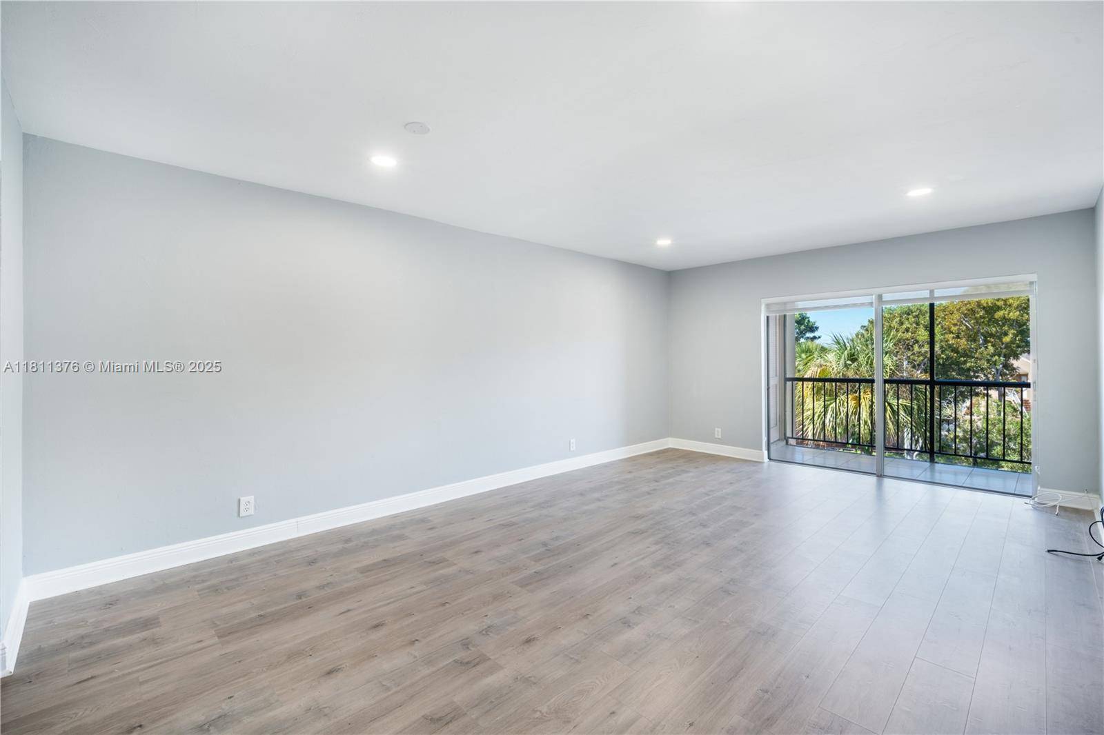 Miami, FL 33183,13707 Kendale Lakes Cir #311