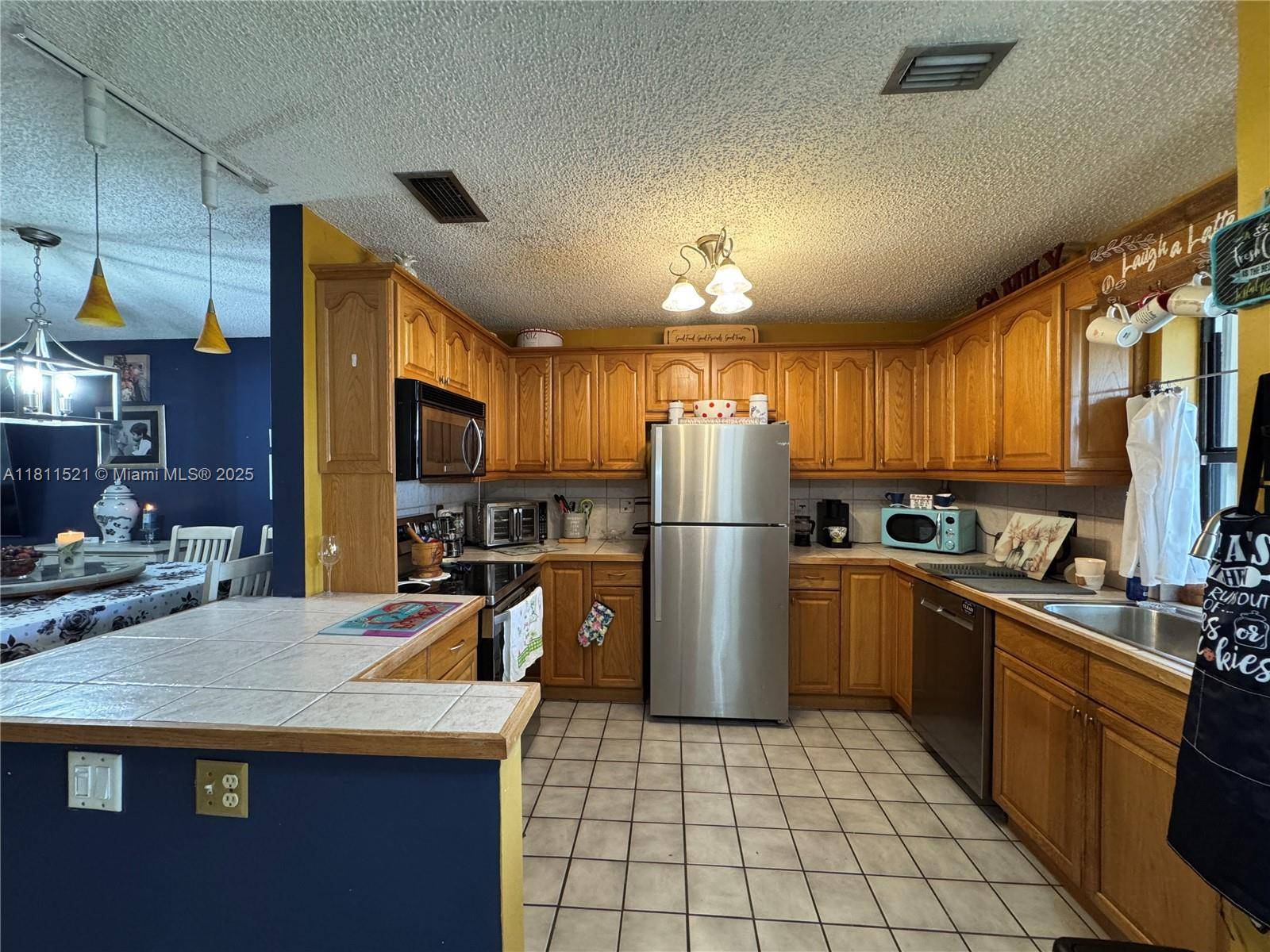 Pembroke Pines, FL 33026,10428 NW 3rd St