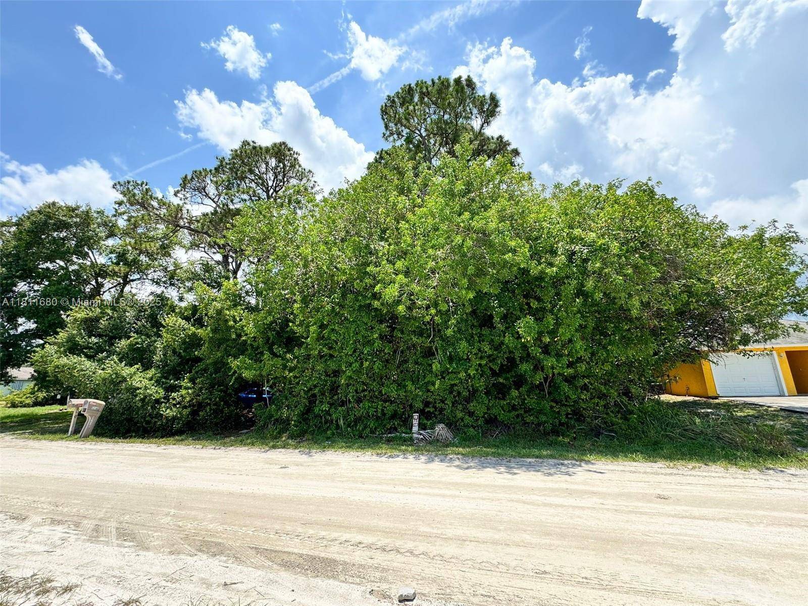 Vero Beach, FL 32962,1225 SW 12th Ct SW