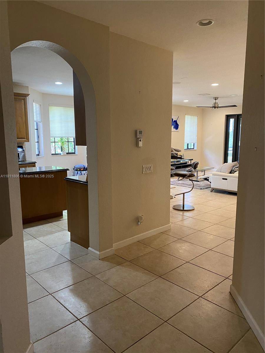 Weston, FL 33332,2725 Kinsington Cir #4-3