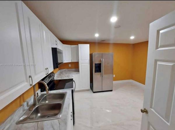 1050 SW 137th Ct #1, Miami, FL 33184