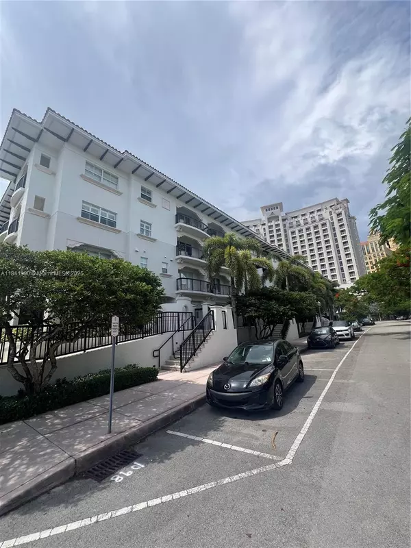 50 Alhambra Cir #405, Coral Gables, FL 33134