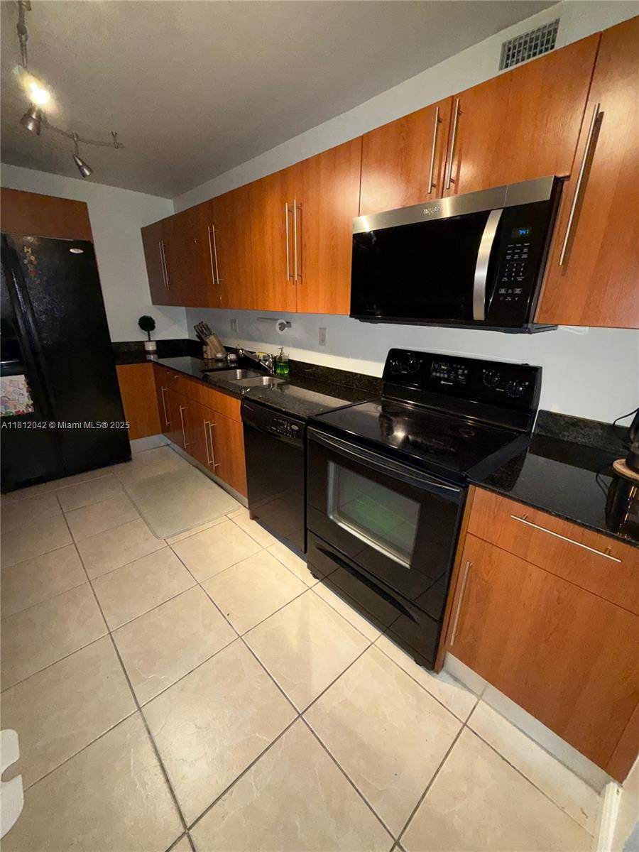 Hollywood, FL 33019,3000 S Ocean Dr #1216