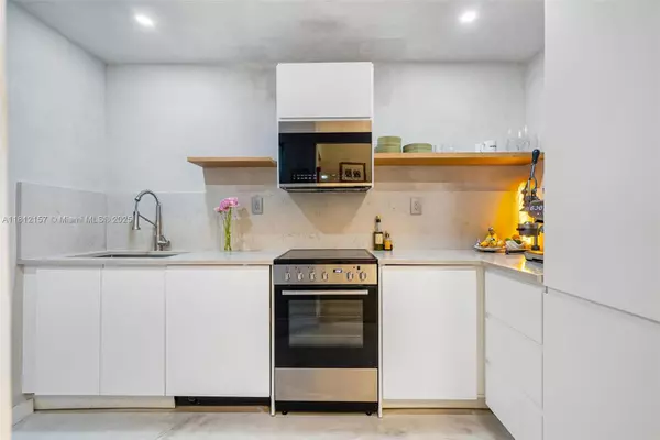 Miami Beach, FL 33139,1900 Meridian Ave #204