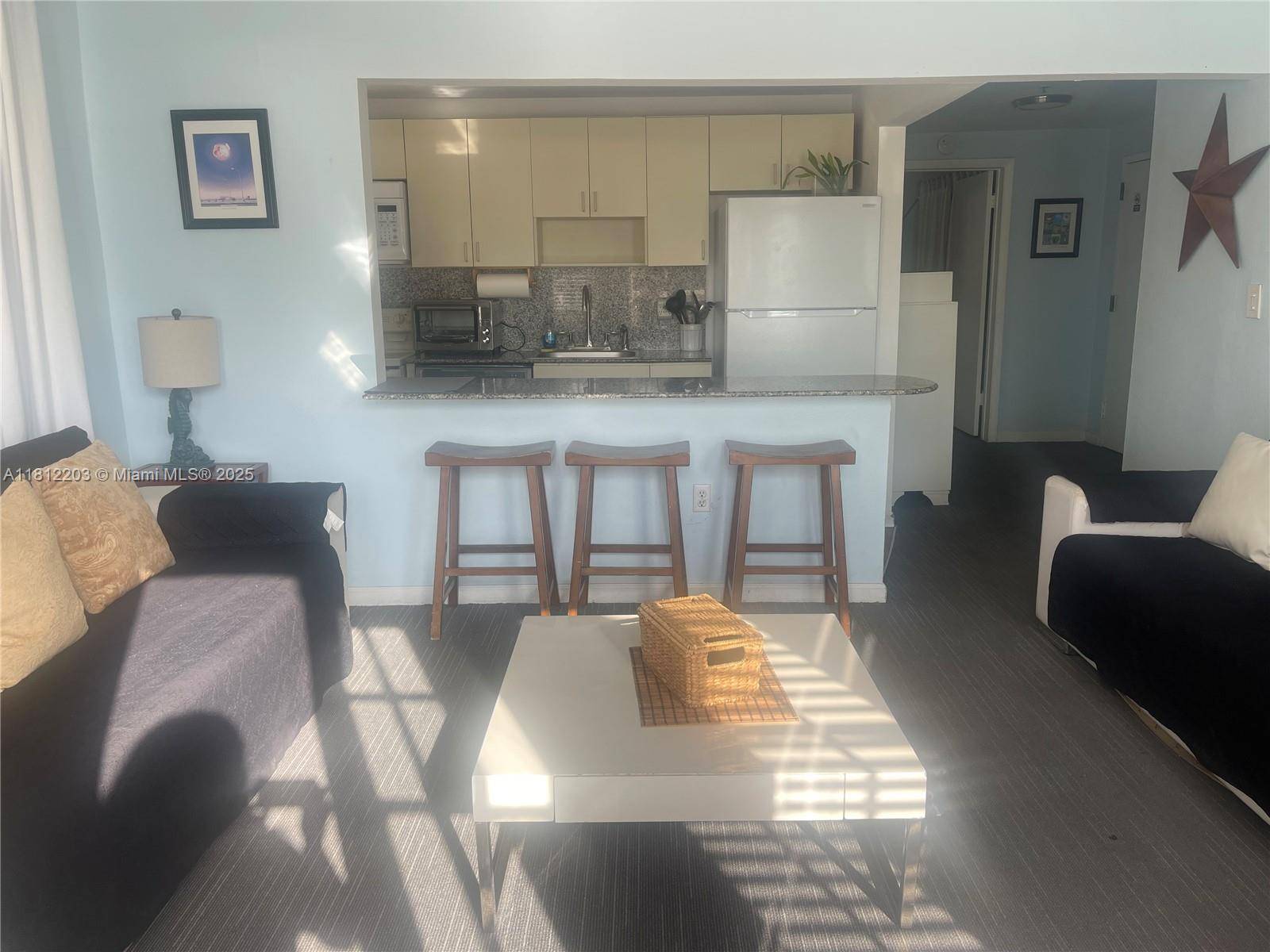 Miami Beach, FL 33139,918 Ocean Dr #208