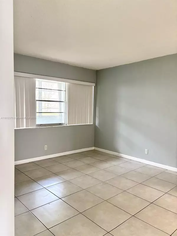 Hallandale Beach, FL 33009,1333 E Hallandale Beach Blvd #134