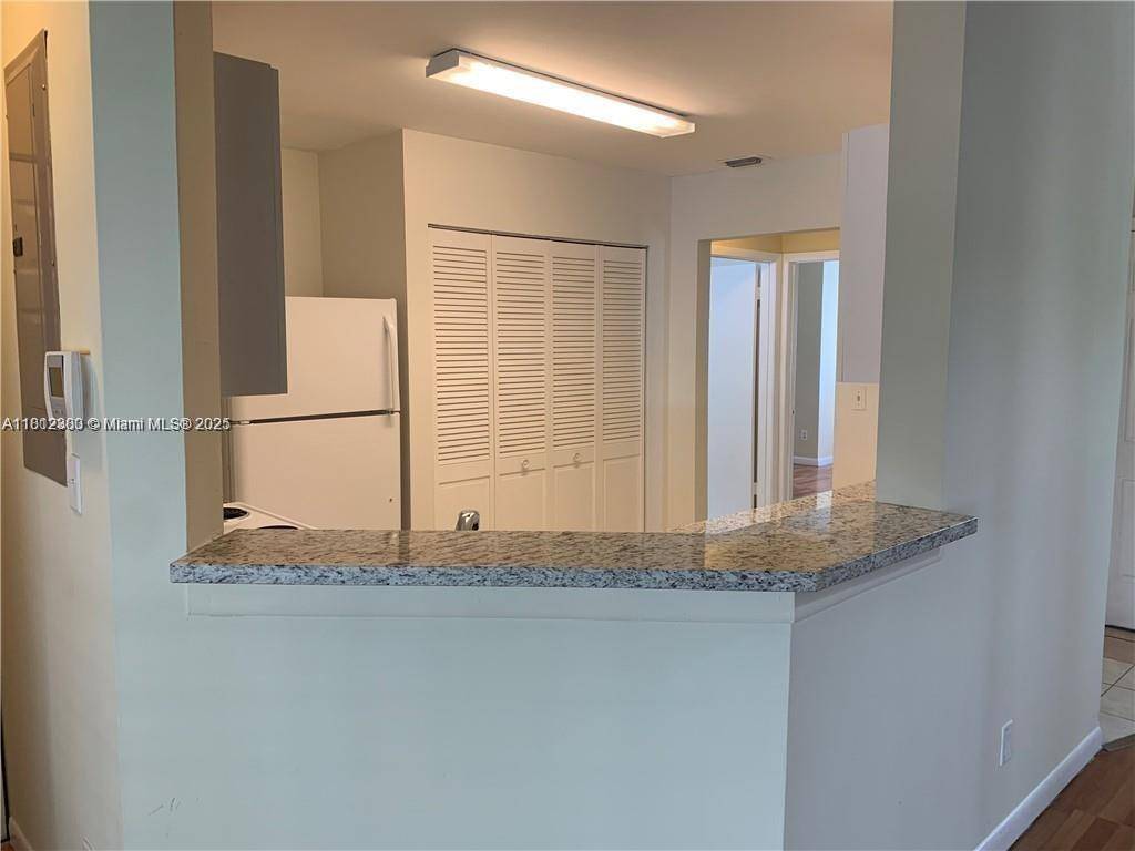 Oakland Park, FL 33309,3401 NW 44th St #204