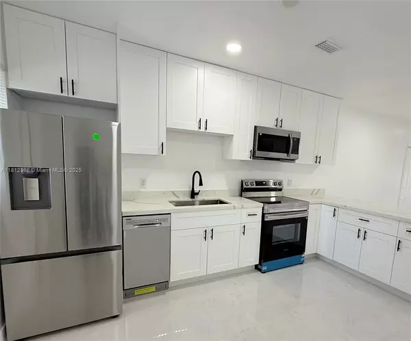 209 NW 10th St #1-4, Hallandale Beach, FL 33009