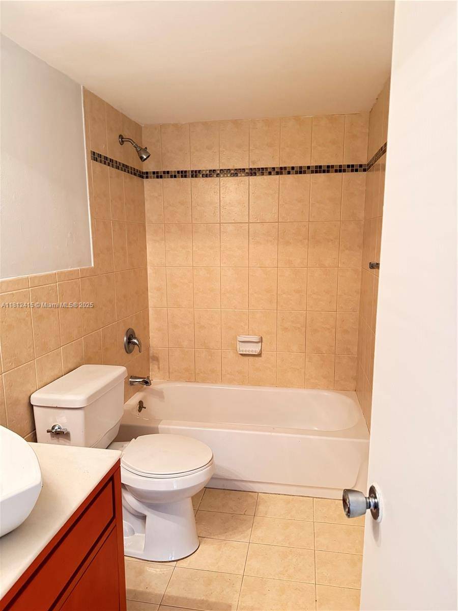 Hialeah, FL 33015,6990 NW 186th St #4-103