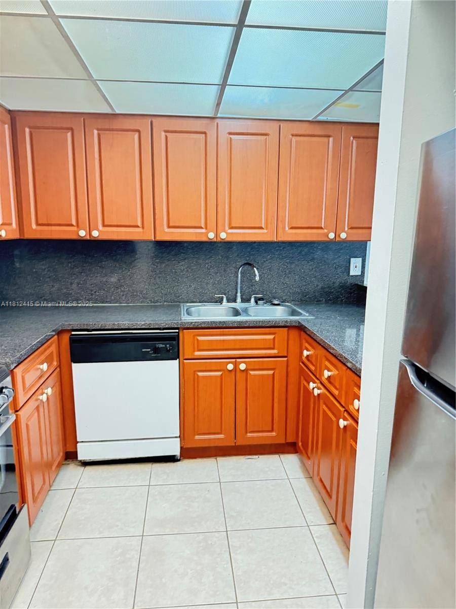 Hialeah, FL 33015,6990 NW 186th St #4-103