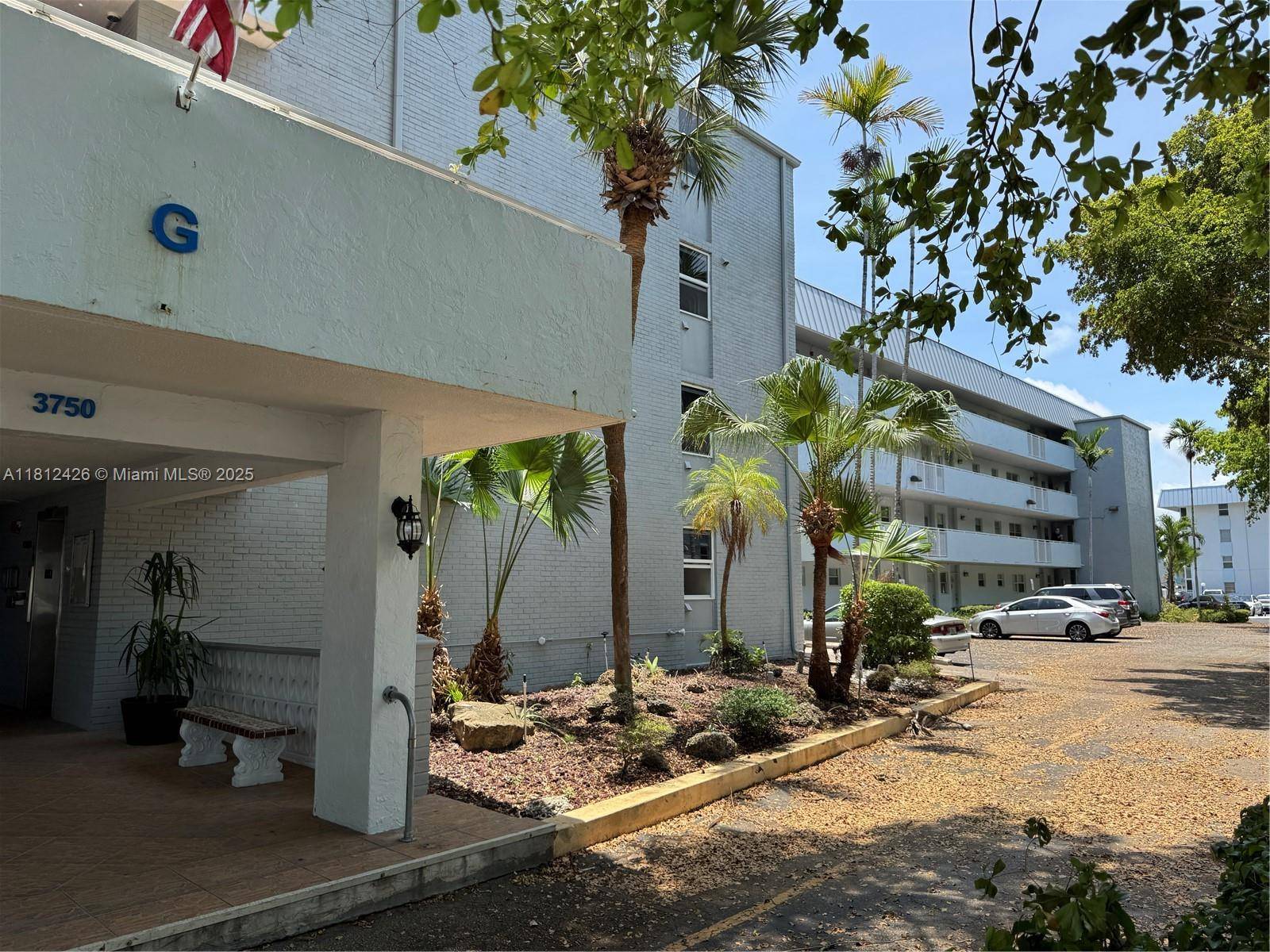 North Miami Beach, FL 33160,3750 NE 169th St #106