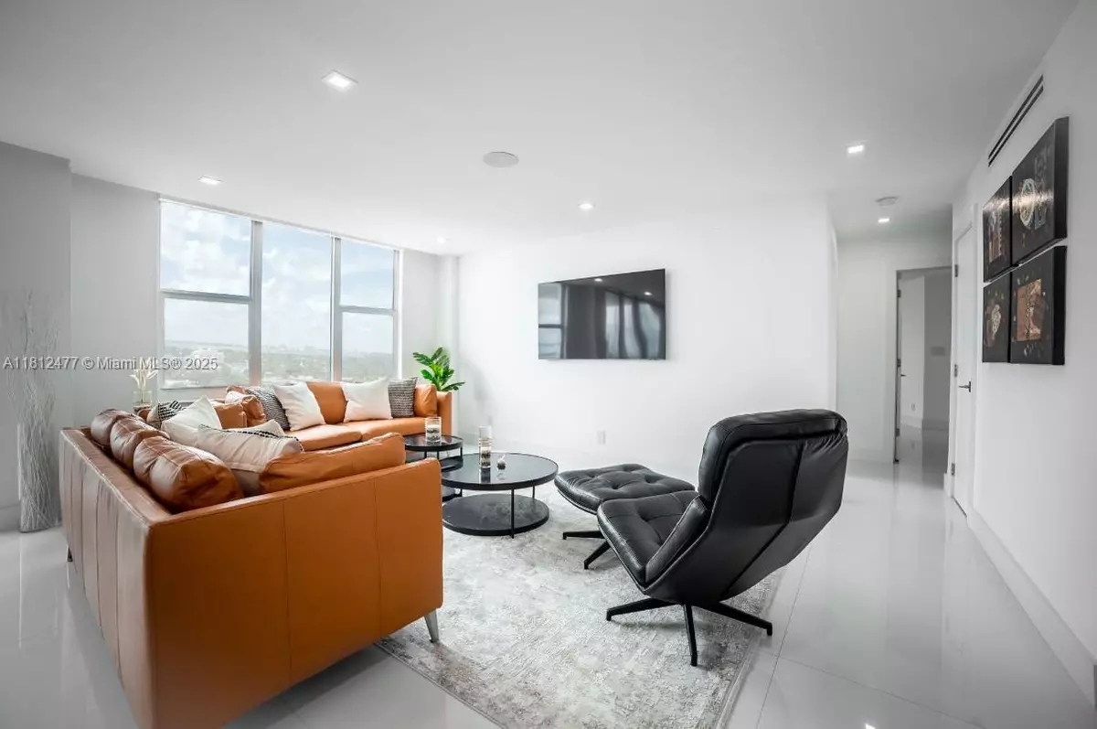 Miami Beach, FL 33140,5600 Collins Ave #14K