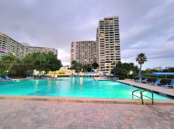 Hallandale Beach, FL 33009