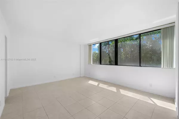 Lauderhill, FL 33319,4222 Inverrary Blvd #4211