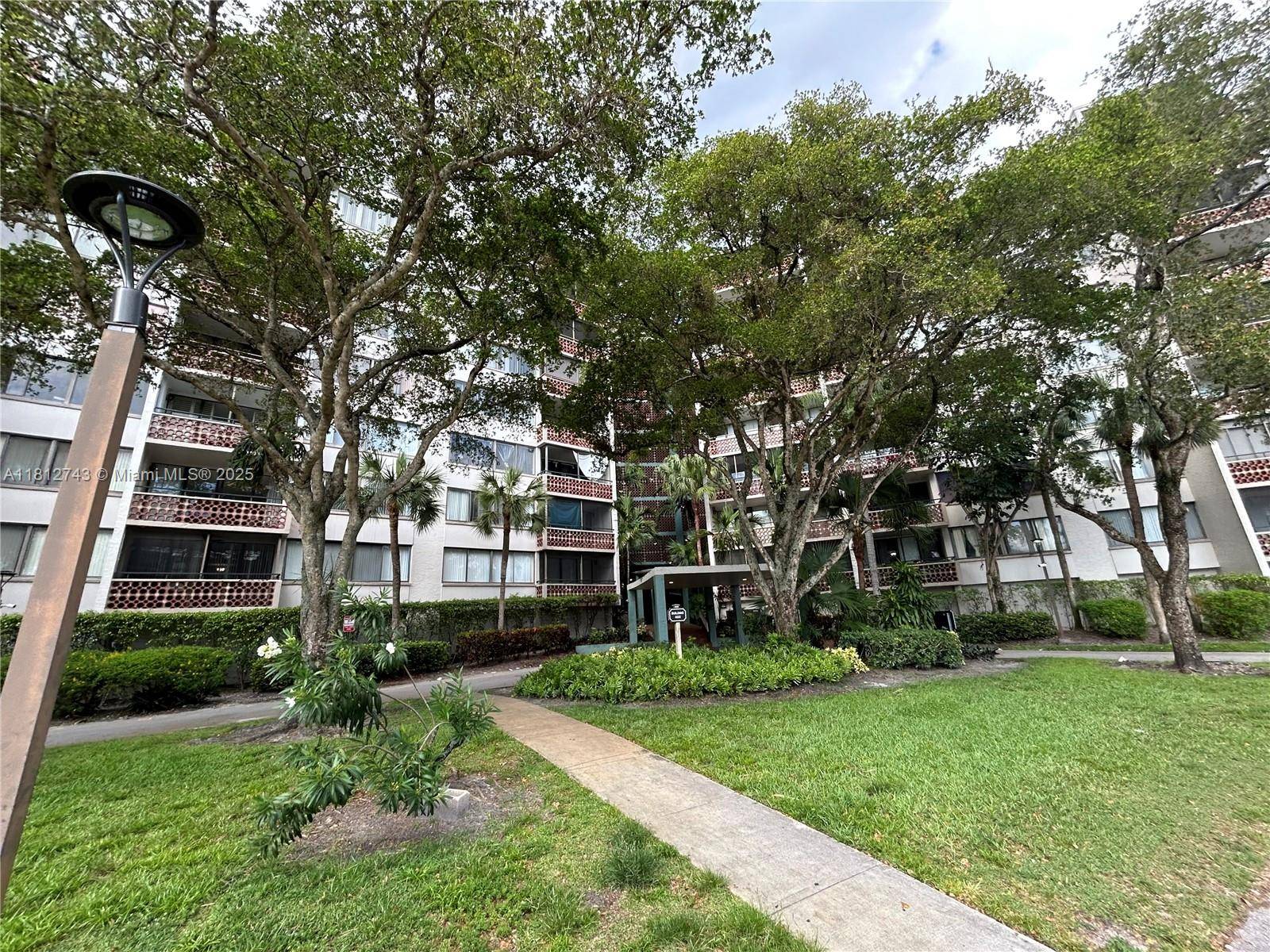 4222 Inverrary Blvd #4211, Lauderhill, FL 33319