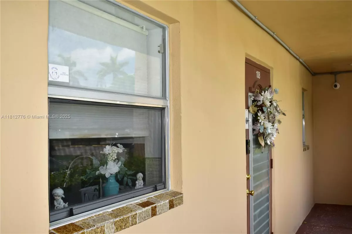 Sunrise, FL 33322,8951 Sunrise Lakes Blvd #108
