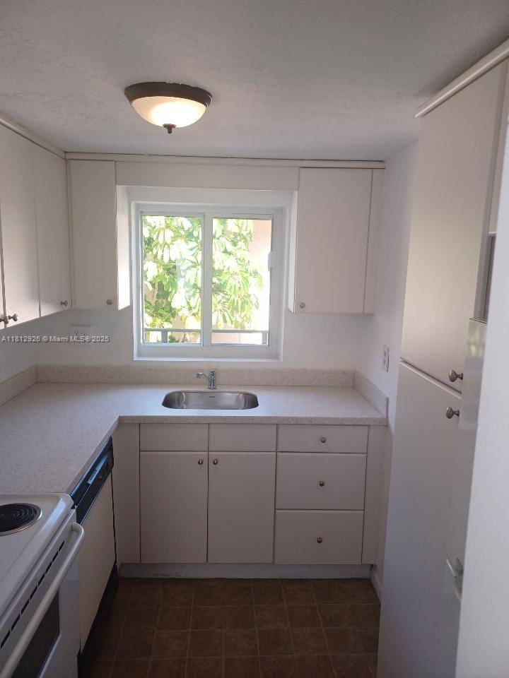 Coral Gables, FL 33134,514 Santander Ave #4