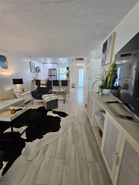 9081 Lime Bay Blvd #302, Tamarac, FL 33321