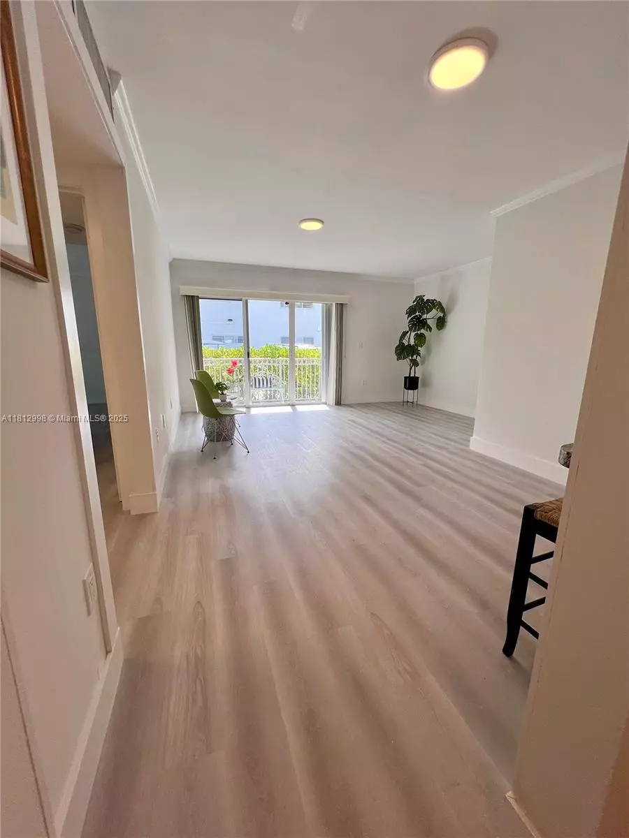 Key Biscayne, FL 33149,290 Sunrise Dr #1-H
