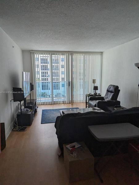 7501 E Treasure Dr #3S, North Bay Village, FL 33141