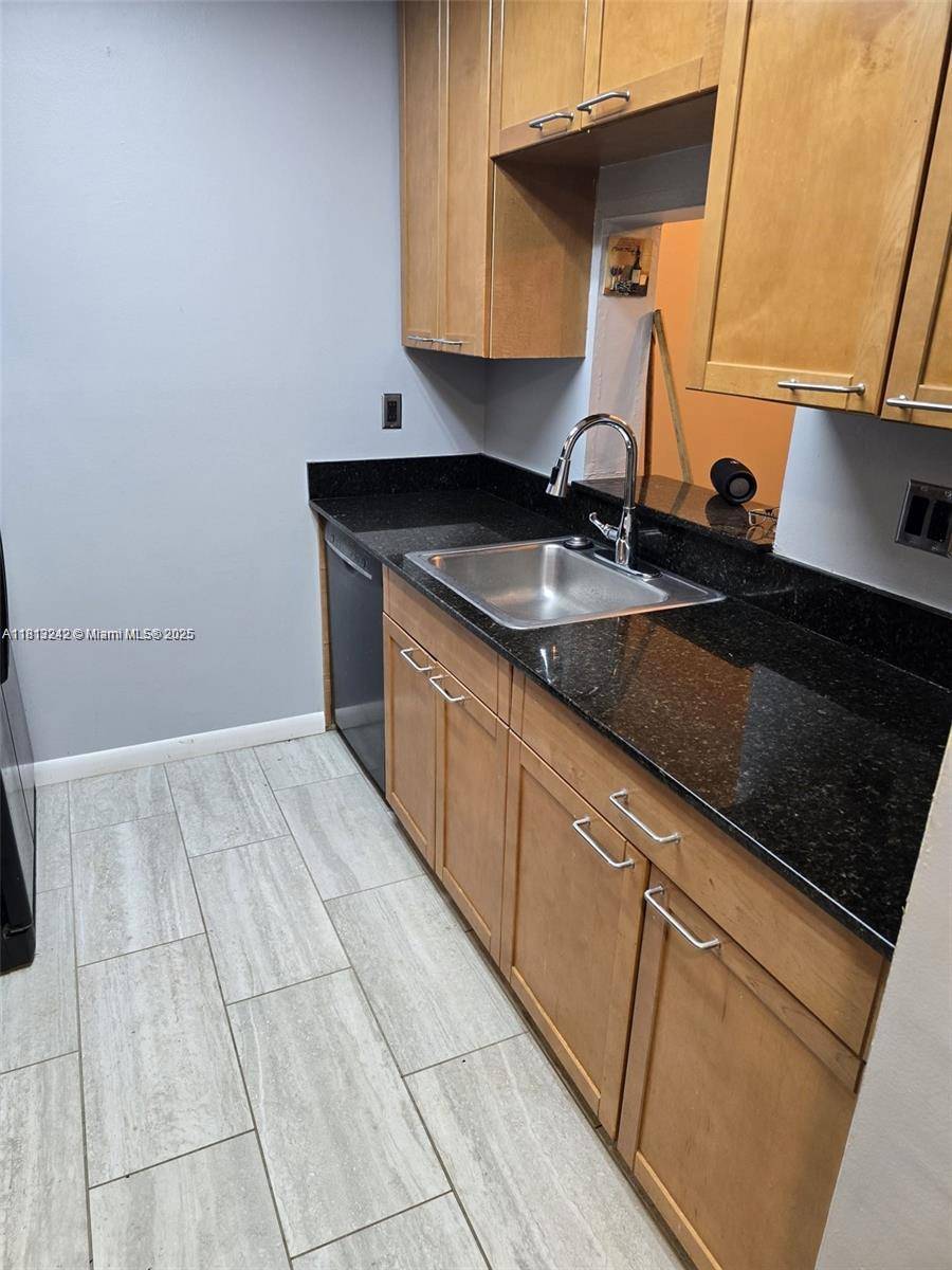 Lauderhill, FL 33351,7960 NW 50th #102