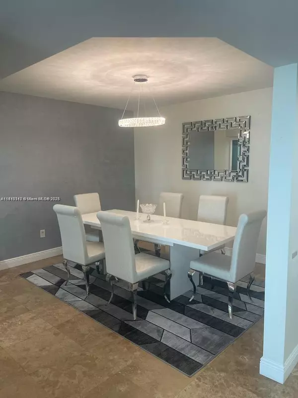 Sunny Isles Beach, FL 33160,16500 Collins Ave #652